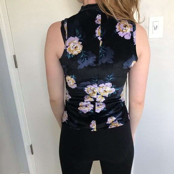 Velour no sleeve top - Picture 2 of 5